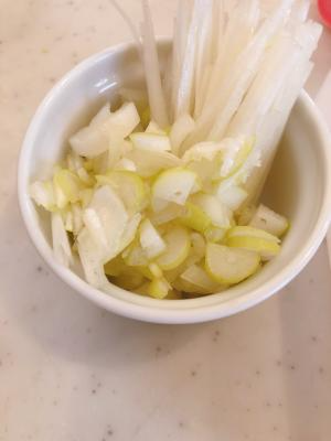 レシピ ニチレイフーズのピリ辛ジャージャーうどん 冷凍食品の冷食 Com ジャージャー麺をうどんで作りました 細かい調味料は極力省いてますが味は肉そぼろのおかげで本格的です 作り方2 ネギ は芯の青い部分はみじん切りに 表面の部分は白髪ネギにする 21 レシピ ニチレイフーズのピリ辛ジャージャーうどん 冷凍食品の冷食 Com ジャージャー麺をうどんで作りました 細かい調味料は極力省いてますが味は肉そぼろのおかげで本格的です 作り方2 ネギ は芯の青い部分はみじん切りに 表面の部分は白髪ネギにする 21