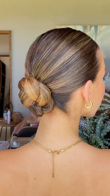 Emma Chen on Instagram: "19 seconds of a slick bun on a brunette as per your requests on babe town @denimcdermott for @billy_j_boutique" Chen, Brunette, Emma, Babe, Boutique, Beauty, Instagram, Easy Hair, Beauty Illustration