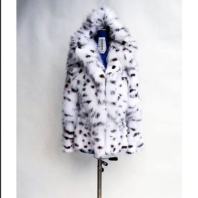 White fur jacket! #furs #furfashion #furlovers #furnow #furdesign #clothing #women #shopping #handmade #love #like4like #amazing #followme #etsy #cannes #cannesfilmfestival #fall2019 #fashion #magazine #photooftheday #picoftheday #ootd #throwback #repost #animalprint #animal #spotted #stamp #jacket #hot White Fur Jacket, Fur Fashion, Down Coat, Cannes Film Festival, Fox Fur, Throwback, Like4like, Repost, Fur Coat