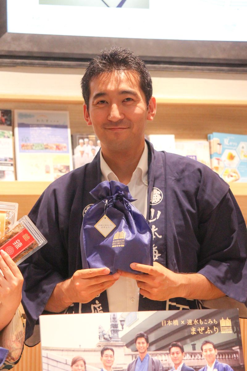ゲスト 山本海苔店 山本貴大 Takahiro Yamamoto 1849年創業の山本海苔店は 味附海苔 を開発した老舗です 良品廉価 をモットーにたゆまぬ努力を続け 皆さまに日本伝統の食を届けてまいりました 伝統商品 梅の花 から おつまみに最適な おつまみ海苔 など ゲスト 山本海苔店 山本貴大 Takahiro Yamamoto 1849年創業の山本海苔店は 味附海苔 を開発した老舗です 良品廉価 をモットーにたゆまぬ努力を続け 皆さまに日本伝統の食を届けてまいりました 伝統商品 梅の花 から おつまみに最適な おつまみ海苔 など