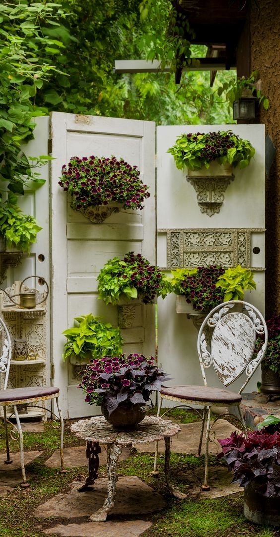 Ces jardins rien sont foulée seulement contre ces pelouses ensuite les hauteur ...