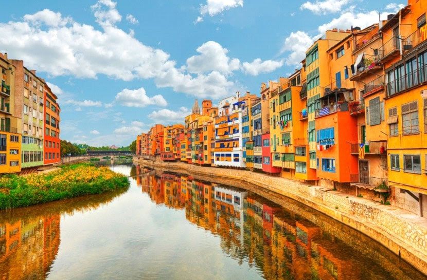 Some colorful vibes from … #Girona #Spain @erasmusbarcelona #travelSpain #architecture #interiordesign #design #Miami #europe #photography #romantic #architecture #view #travelblogger #travels #travelguide #hotelinterior #traveler #traveling #traveltheworld #travelholic #traveleurope #travel #bucketlist #architecturelovers #europe #wanderlust #traveladdict #hoteldesign #inspiration #inspo #travelblog #destinationwedding #travelgram #dyi Smoking In Public Places, Barcelona Museum, Madrid, Barcelona Guide, Spain Tour, Destinations, Sea Resort, Best Ski Resorts, Barcelona Spain