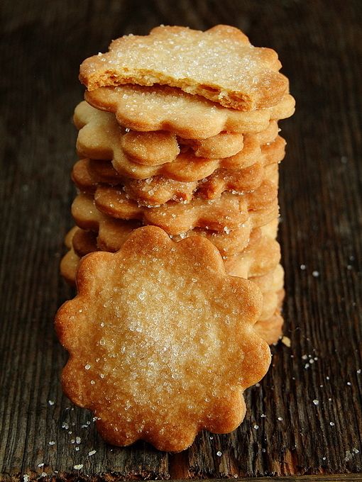 mniam...mniam...: ciasteczka ze smalcem - najlepsze!!!! Cookie Recipes, Snack Recipes, Dessert Recipes, Healthy Recipes, Desserts, Christmas Treats, Christmas Cookies, Lard, How Sweet Eats