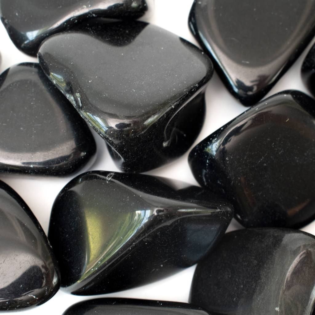 Black Obsidian Aesthetic, Black Crystals, Stones And Crystals, Crystal Aesthetic, Crystal Guide, Obsidian Stone, Pretty Rocks, Gold Line, Crystal Meanings