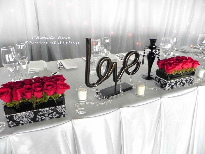 Black And White Head Table Decor For The Wedding Reception Black And White Head Table Decor For The Wedding Reception