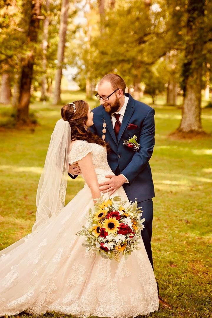 Sunflowers symbolize adoration, loyalty and longevity and the celebration of a wedding is all about these feelings! Sunflowers are known for being “happy” flowers, having them in the most special day of your life completes your happiness. This is a beautiful real touch Sunflowers Burgundy Wedding Bouquet, made with the Sunflower Bridal Bouquet, Sunflower Themed Wedding, Cascade Bouquet, Bridal Flowers, Silk Flowers, Burgundy Bouquet, Burgundy Wedding, Floral Wedding, Sunflower Arrangements