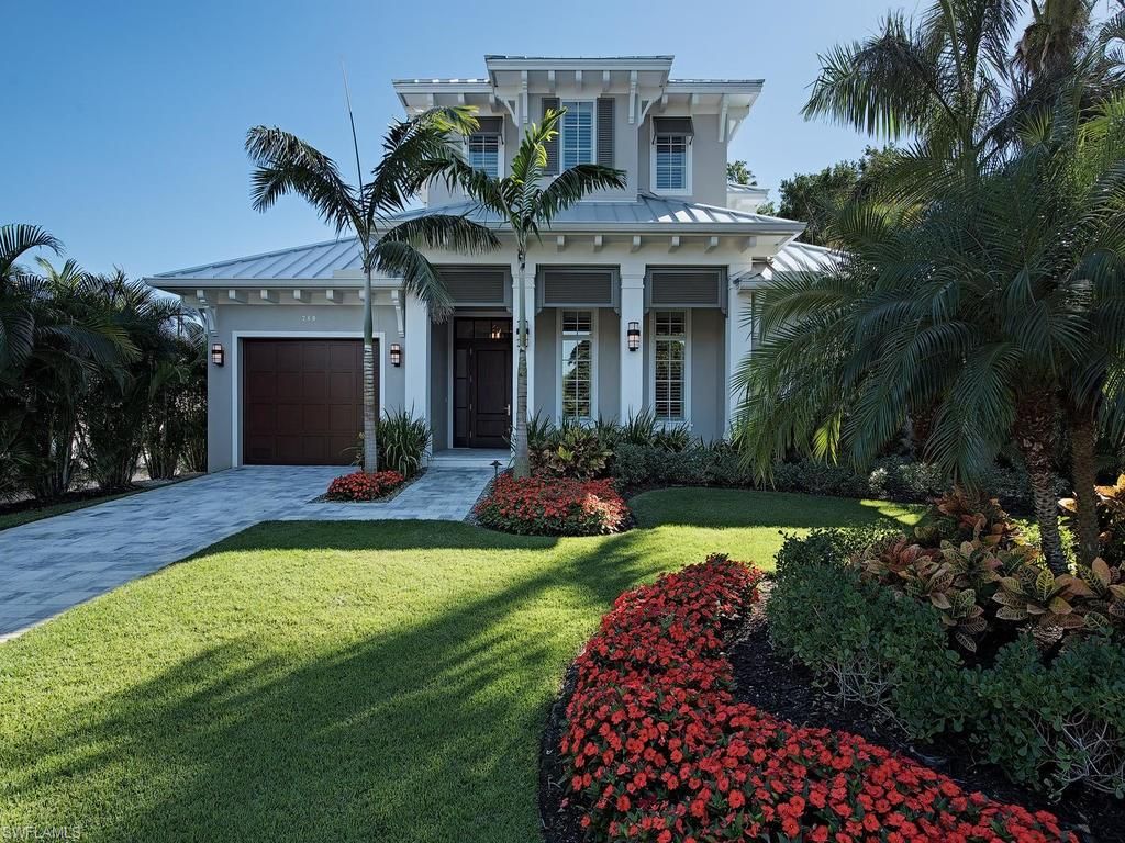 Olde Naples homes and condos for sale by the beach in Naples Florida