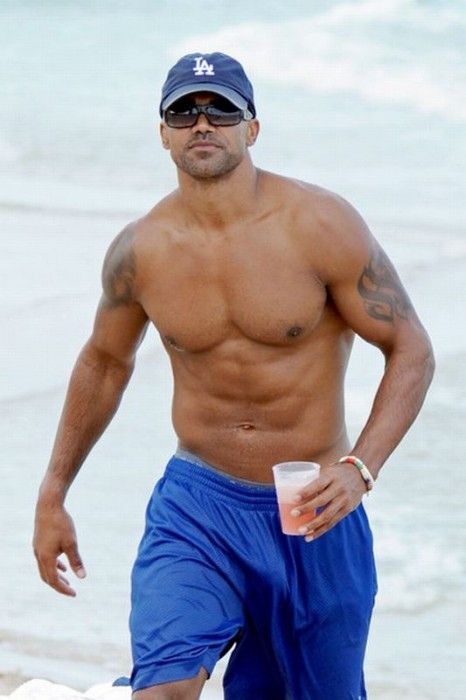 calzoncillos hombre en erección en la playa calzoncillos hombre en erección en la playa