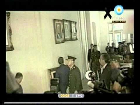 Nestor Kirchner Hace Bajar Cuadros En El Colegio Militar Nestor Kirchner Colegios Militares Militar