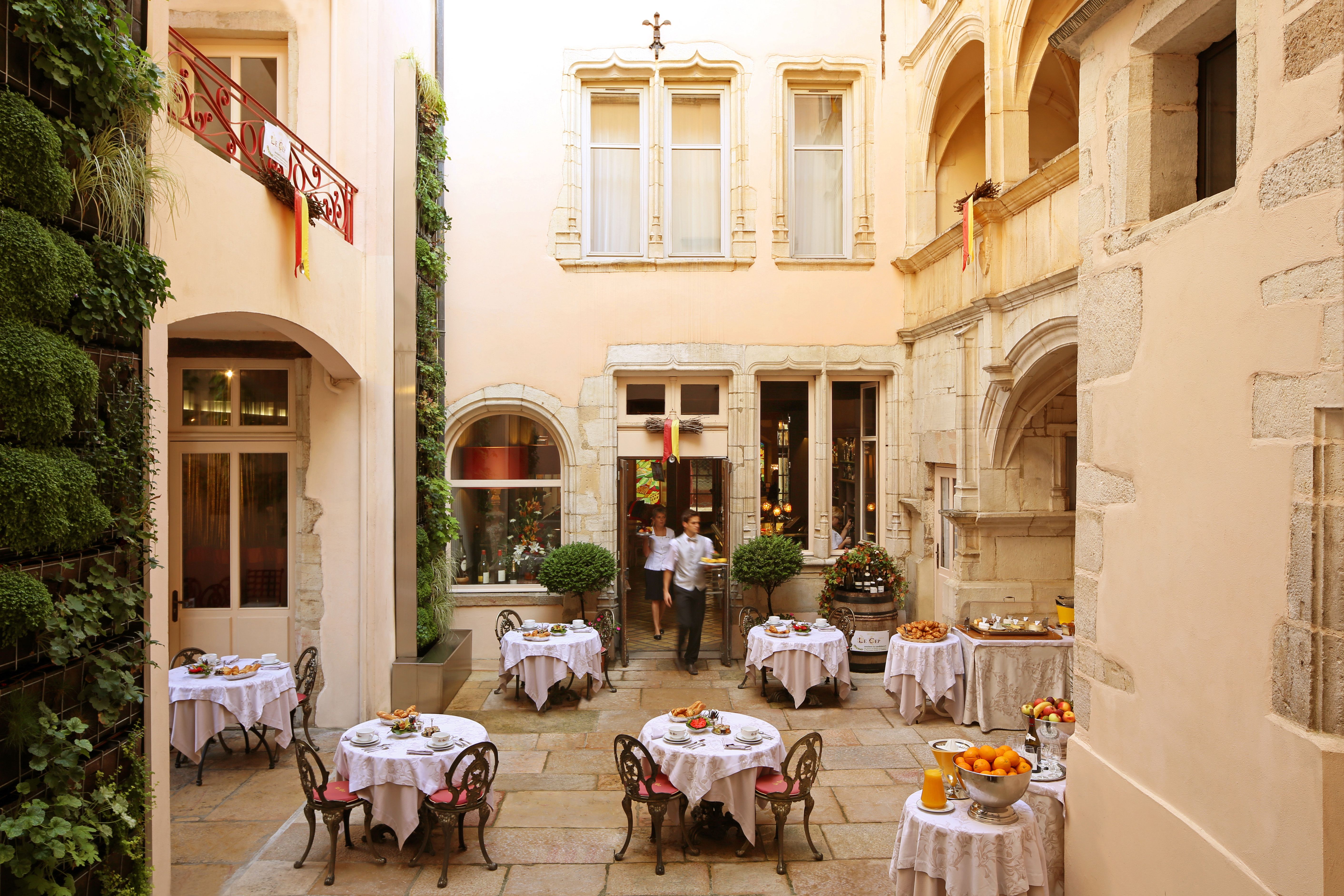 Le Cep Spa Marie De Bourgogne In Burgundy France Offers An Le Cep Spa Marie De Bourgogne In Burgundy France Offers An Exceptional Range Of Unusual Treatments And Therapies Try The Cryotherapy Which