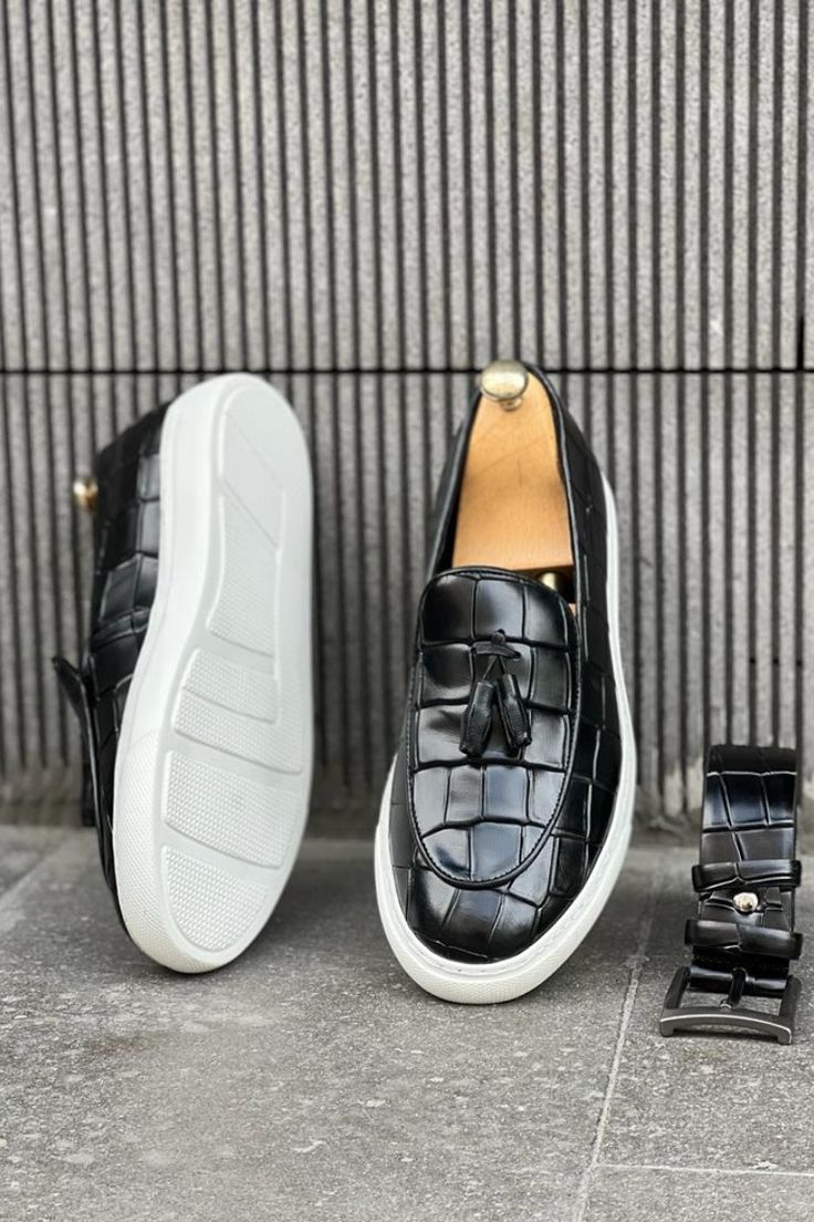 GentWith Laughlin Crocodile Pattern Slip-Ons - Black Ballet Socks, Men's Shoes, Dress Shoes, Black Casual Shoes, Best Shoes For Men, Best Mens Fashion, Modern Fashion, Stylish Mens Outfits, Black Loafers