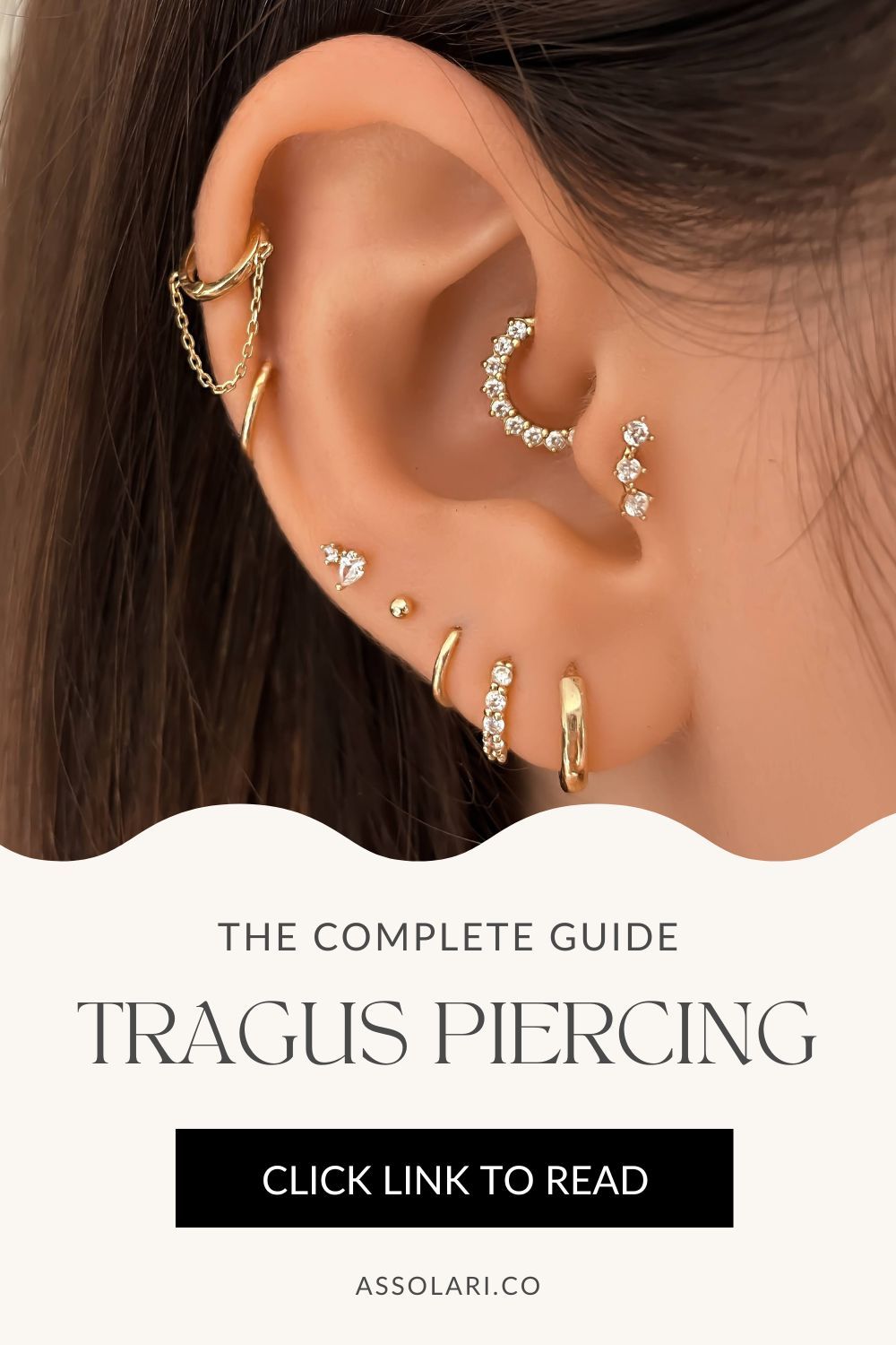 If you're excited to begin your very own ear party, but prefer to start small, a tragus piercing is a great first cartilage piercing. We’ll tell you everything you need to know before you get your tragus pierced– from the expected pain level of getting the actual piercing and proper aftercare to our top style tips for once it’s healed. Want to learn more about this dainty ear piercing? Read now Gold Tragus Jewelry, Tragus Piercing Jewelry, Tragus Piercing Earrings, Double Tragus Piercing, Vertical Tragus, Piercing Aftercare, Ear Party, Types Of Earrings