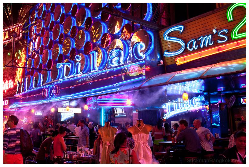 Tilac Bar, Soi Cowboy .. (tilac ( teerak) is the bar girl (BG) word for 'darling' etc..) but be careful if you hear it as t… | Places to travel, Night life, Dancer