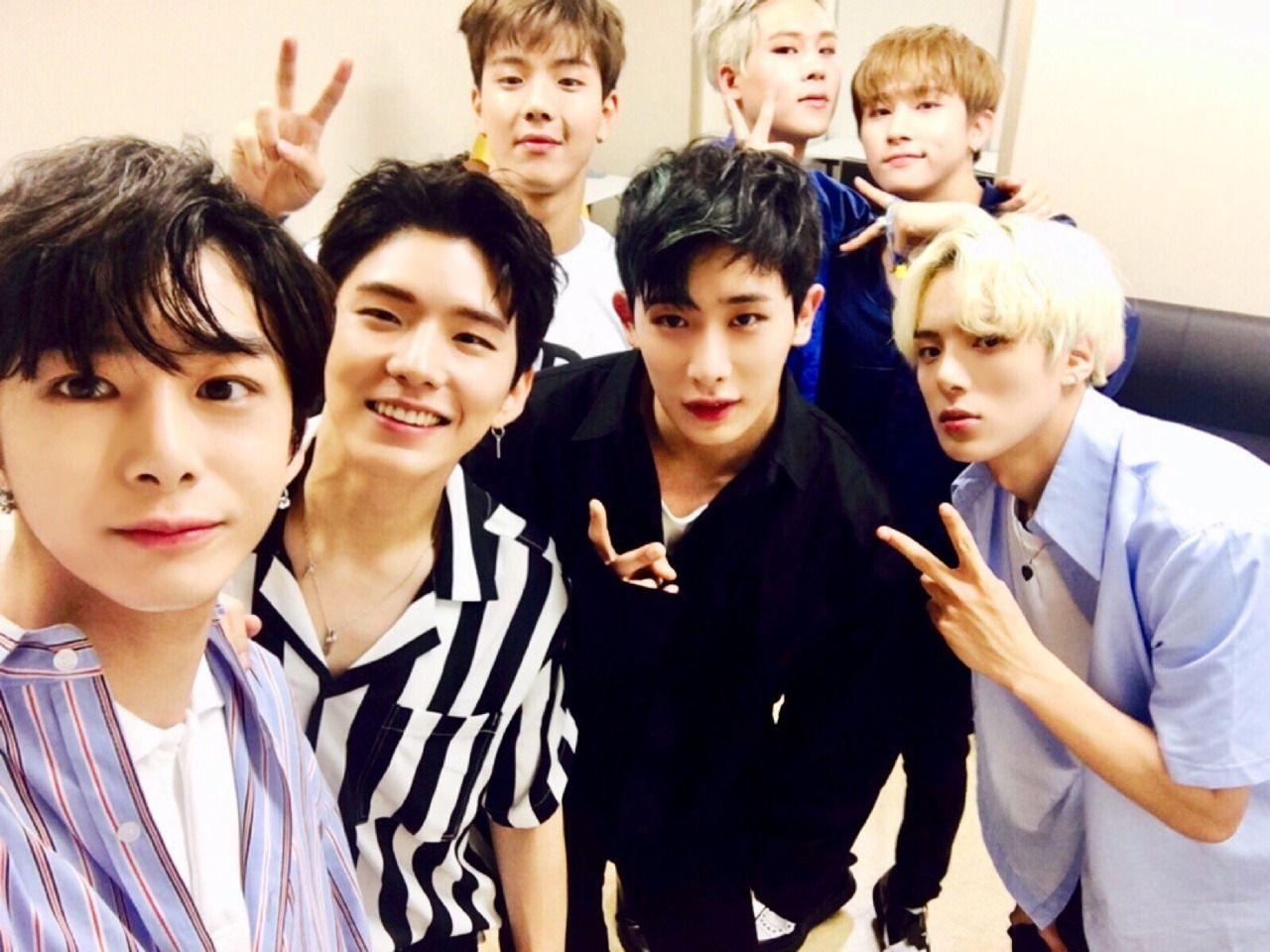 Official Mx Jp Monsta X 記念すべき日本デビュー100日目の今日 日本2ndシングル Beautiful オリコンデイリーチャート1位という大きなプレゼントを贈ってくれたモンベベ達 本当に感謝しています ありがと Monsta X Jooheon Monsta X Wonho Official Mx Jp Monsta X 記念すべき日本デビュー100日目の今日 日本2ndシングル Beautiful オリコンデイリーチャート1位という大きなプレゼントを贈ってくれたモンベベ達 本当に感謝しています ありがと Monsta X Jooheon Monsta X Wonho
