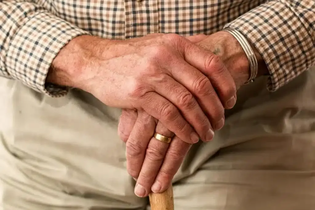 Sénior malentendant & presbyacousie : comment aménager le domicile ?