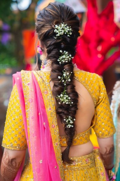 Beautiful Goa Wedding With Bride In Stunning Outfits Easy Wedding Guest Hairstyles, Bridal Hairstyle Indian Wedding, Bridal Hair Buns, Bridal Hairdo, Long Hair Wedding Styles, Indian Bride Hairstyle, Wedding Updo, Goa Wedding, Wedding Makeup