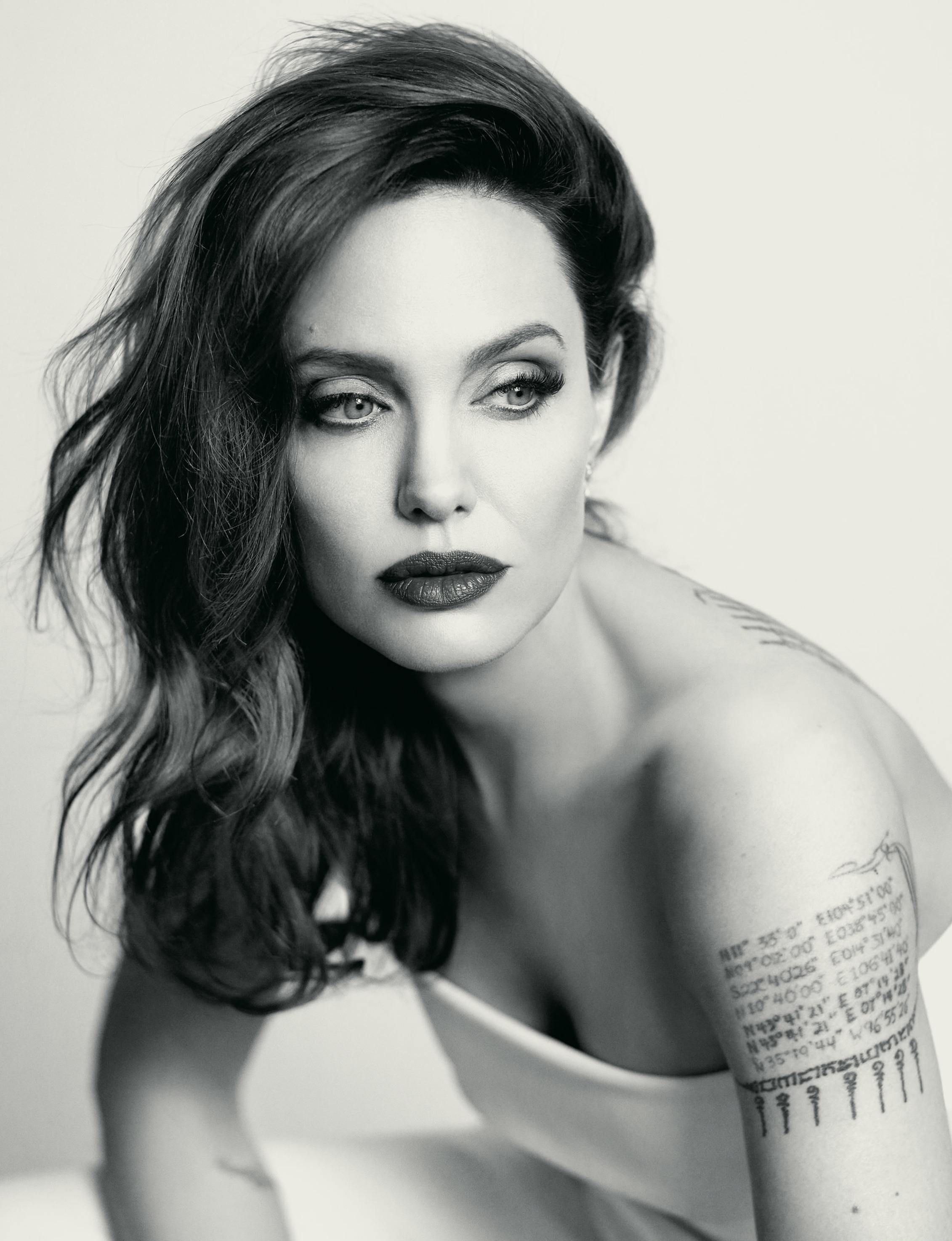 Jolie of angelina pics Jolie of angelina pics