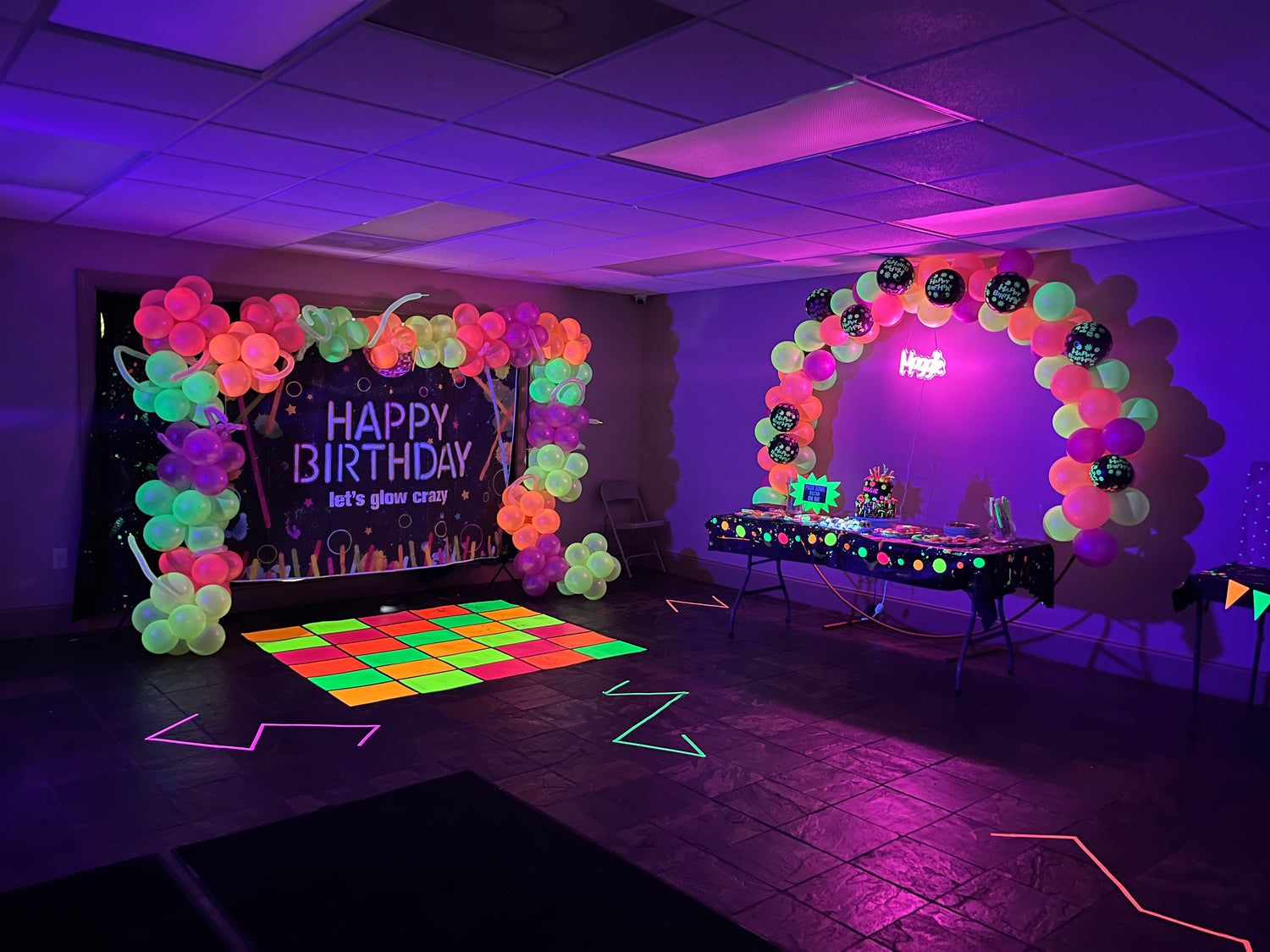 Let s Glow Crazy A Glow In The Dark Blacklight Party For Kids let-s-glow-crazy-a-glow-in-the-dark-blacklight-party-for-kids