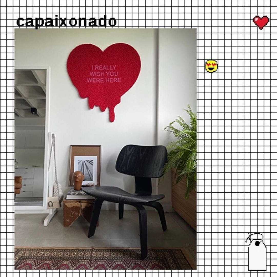 RÓTULO EM BRANCO on Instagram: “CAPAFEELINGS - Modelo Capaixonado. O capacho mais sensível que seus pés irão pisar. Apenas $163 corações partidos. Encomenda via direct.” Wish You Are Here, Home Decor Decals, Instagram, Heart Broken, Templates