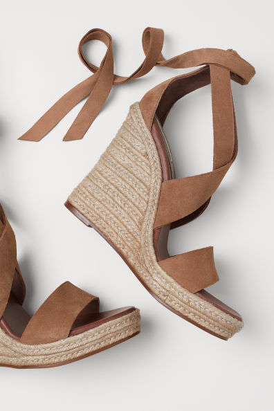 Sandaletten Mit Keilabsatz Hellbraun Ladies H M De 3 In Sandalen Mit Absatz Schuhe Damen Schuhtrends