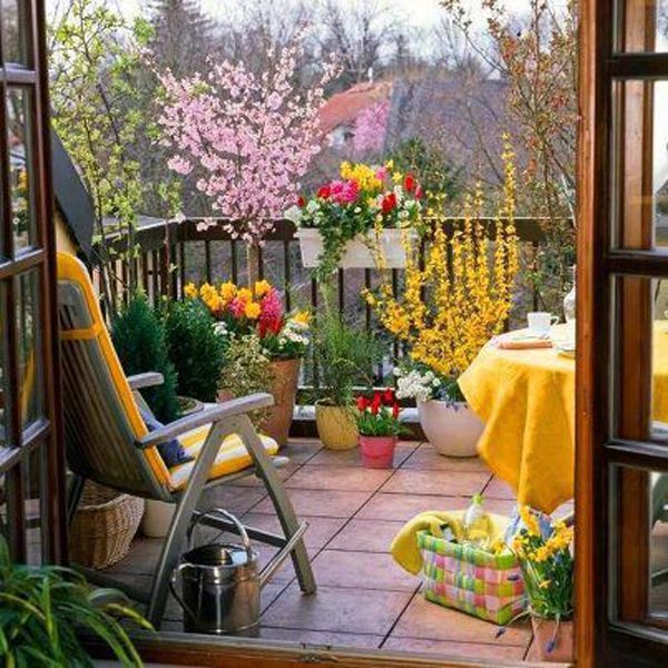 25 Charming Balcony Gardens