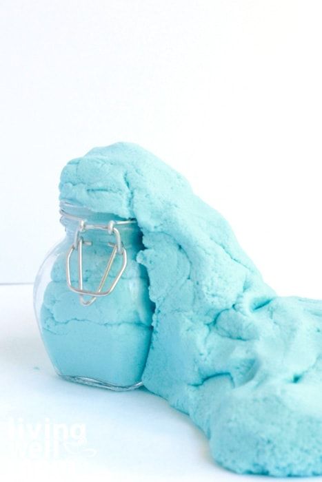 Fluffy slime pouring out of a glass jar Fluffy Slime Without Borax, Making Fluffy Slime, Diy Projects For Kids, Crafts For Kids, Dish Soap Slime, Ways To Make Slime, Boredom Busters For Kids, Slime For Kids, Slime Recipe