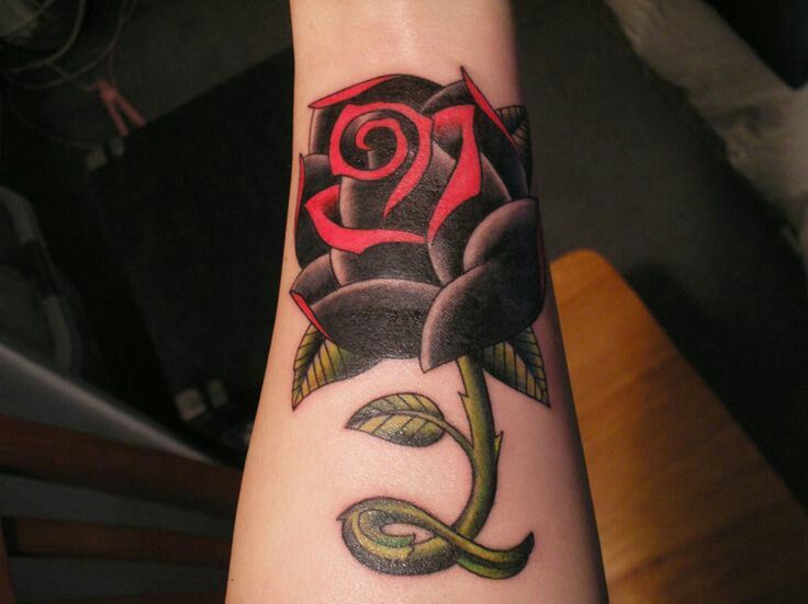Rosa Negra Old School Tatuajes De Flores Tatuajes De Rosas Para Hombres Tatuajes De Rosas Rojas