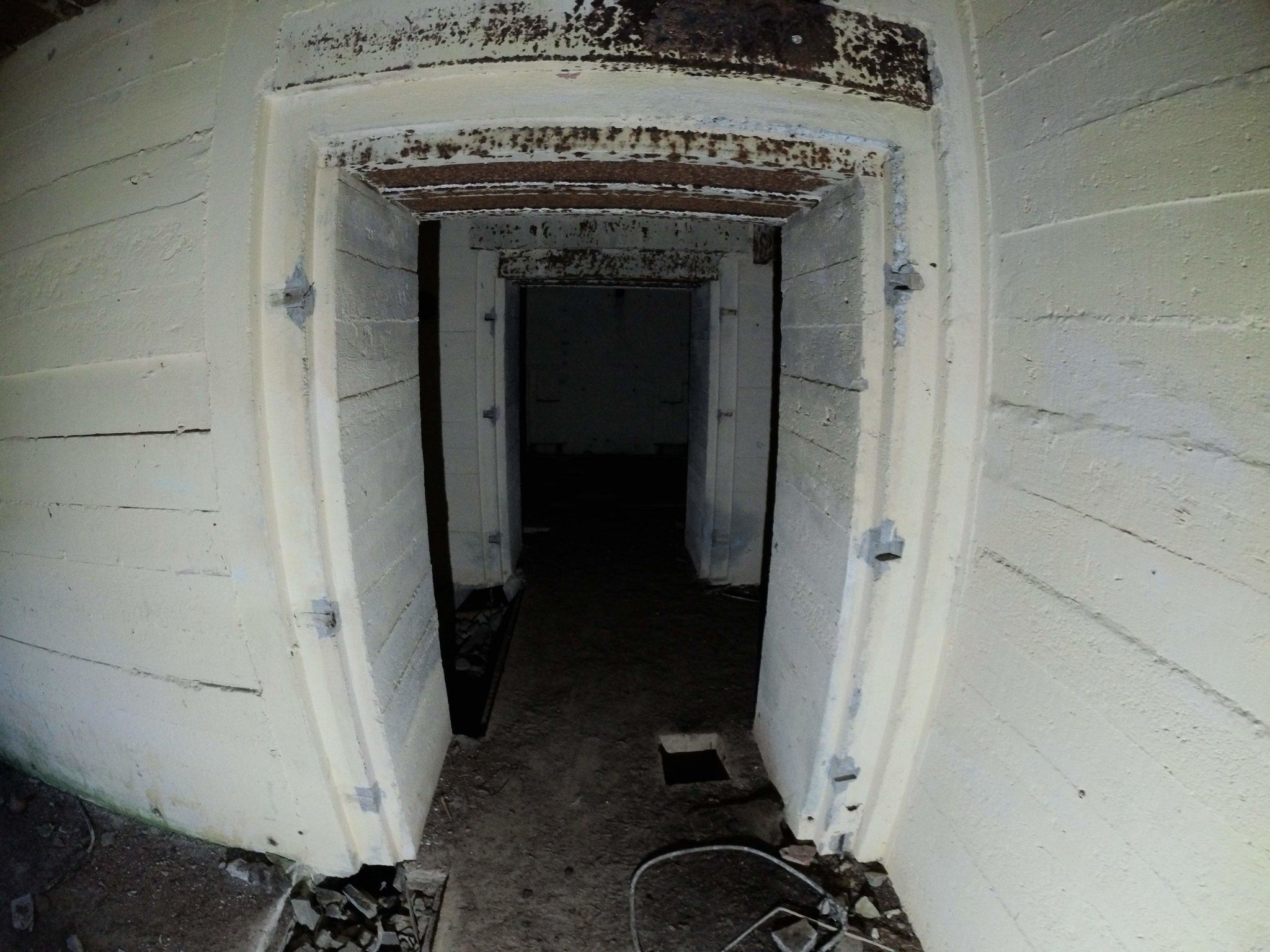 Secret Bunker, Bunker Hill Monument, Doomsday Bunker, Military Bunkers, Bunker Gear, Doomsday Preppers, Underground Bunker, Bomb Shelter, Safe Room