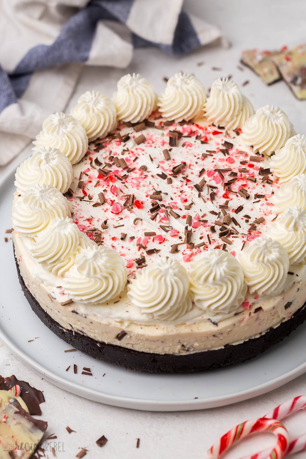 This No Bake Peppermint Bark Cheesecake is the perfect Christmas dessert. It's rich, creamy, loaded with white chocolate, peppermint bark and topped with whipped cream and crushed candy canes. #christmas #dessert | christmas dessert | christmas recipe | candy cane | mint chocolate | candy cane recipe | no bake cheesecake Best Christmas Dinner Recipes, Perfect Christmas Dessert, Christmas Food Treats, Holiday Treats, Holiday Fun, Peppermint Bark Cheesecake Recipe, Baked Cheesecake Recipe, Homemade Cheesecake, Sweet Snacks