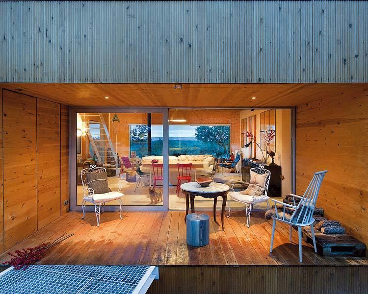 Cachée dans une dense forêt de chênes dans la province de Ségovie - condensation dans la maison Cachée dans une dense forêt de chênes dans la province de Ségovie - condensation dans la maison