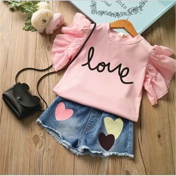 impresión de la letra los pantalones vaqueros apliques la parte superior y el corazón aleteo-manga del bebé / de la muchacha del niño Tracksuit Suit, Girls Tracksuit, Buy Baby Clothes, Baby Clothes Online, Dress Clothes, Summer Clothes, Kids Outfits Girls, Toddler Girl Outfits, Toddler Girls
