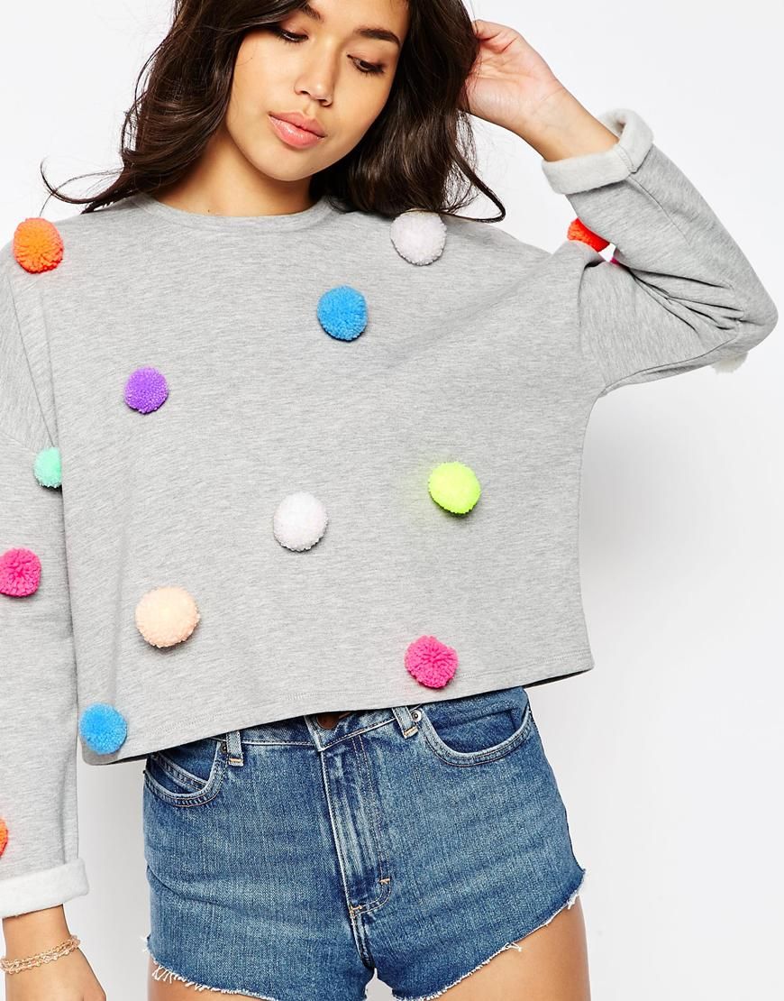 Sweatshirt mit bunten Bommeln l Kleidung mit Pompoms pimpen DIY Pompoms Pinterest Pompons Sweatshirt mit bunten Bommeln l Kleidung mit Pompoms pimpen DIY Pompoms Pinterest Pompons
