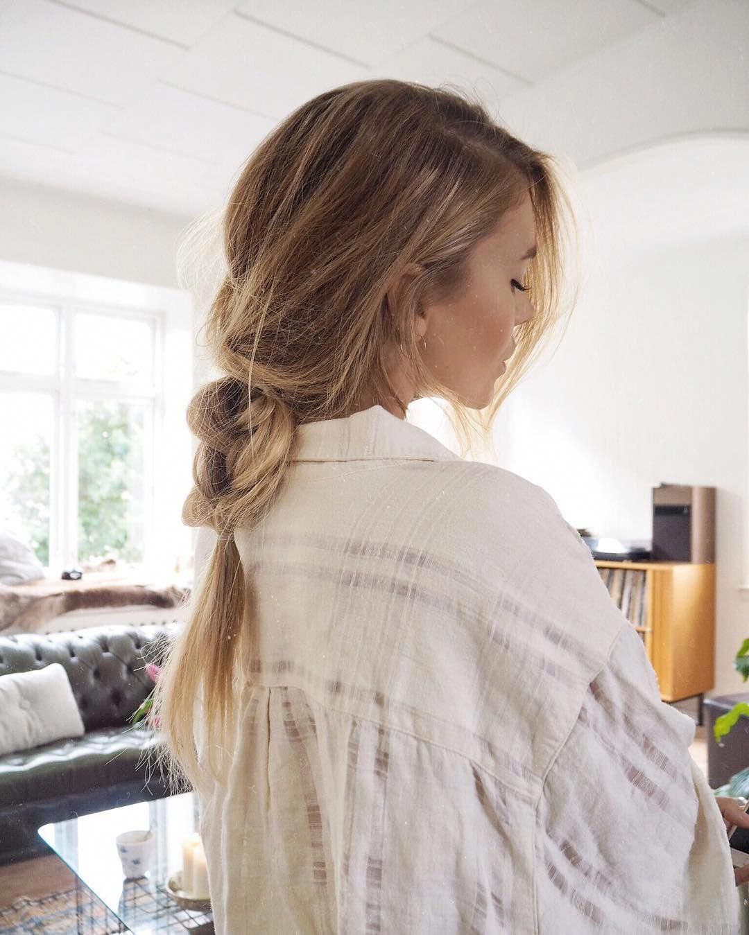 4,573 tykkäystä, 44 kommenttia - Isabella Thordsen (@isabellath) Instagramissa: ”Cute loose braid for everyday ⭐️” #messyBraided #loosebraids
