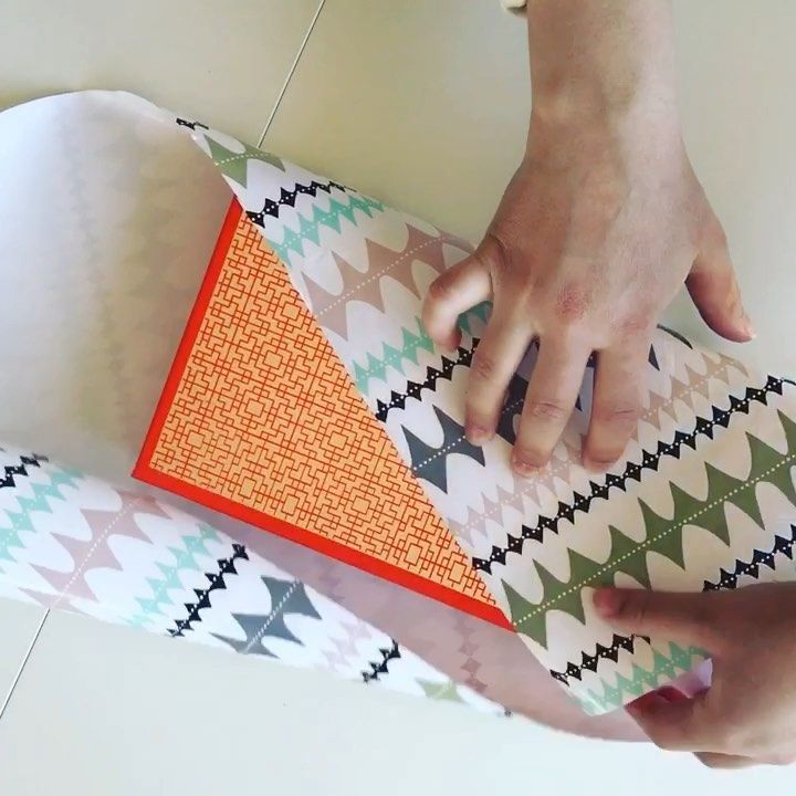 Hur Sorteras Presentpapper Vivi Wallin på Instagram: "HUR KAN JAG HA MISSAT DET HÄR KNEPET? 😲🎁 Hur
