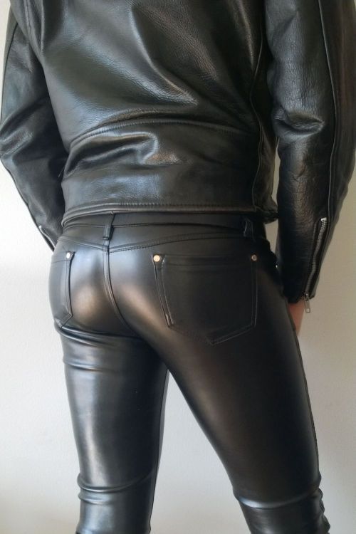 nice ass in leather Carousel sex positions