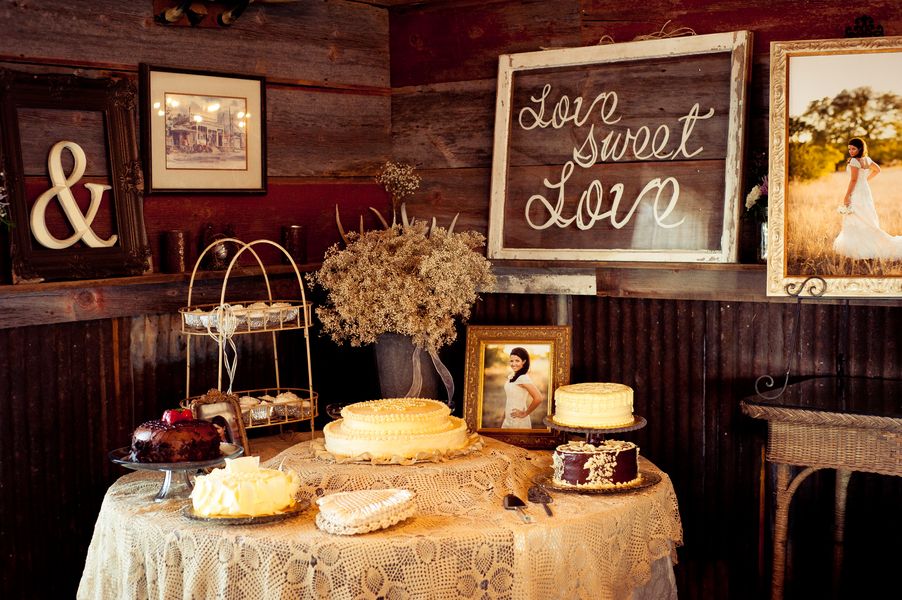 Vintage Style Country Wedding Cake Table With Sweets Vintage Style Country Wedding Cake Table With Sweets