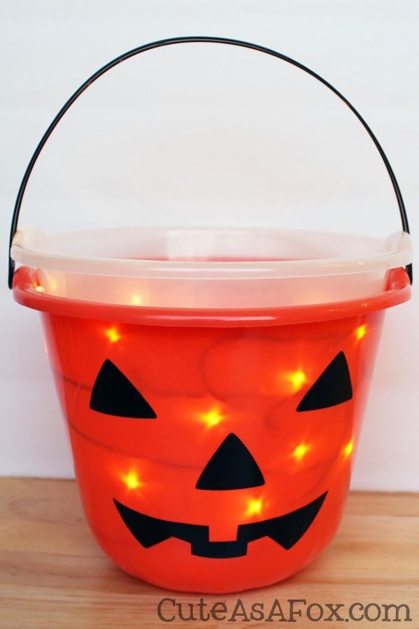 Light Up Halloween Pail
Light up Trick or Treat Pail