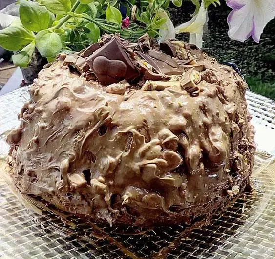 Σπέσιαλ Τούρτα Ferrero ΚΟ-ΛΑ-ΣΗ Greek Desserts, Party Desserts, Greek Recipes, Cookbook Recipes, Cookie Recipes, Yummy Food Dessert, Dessert Recipes, Dessert Ideas, Torte Cake