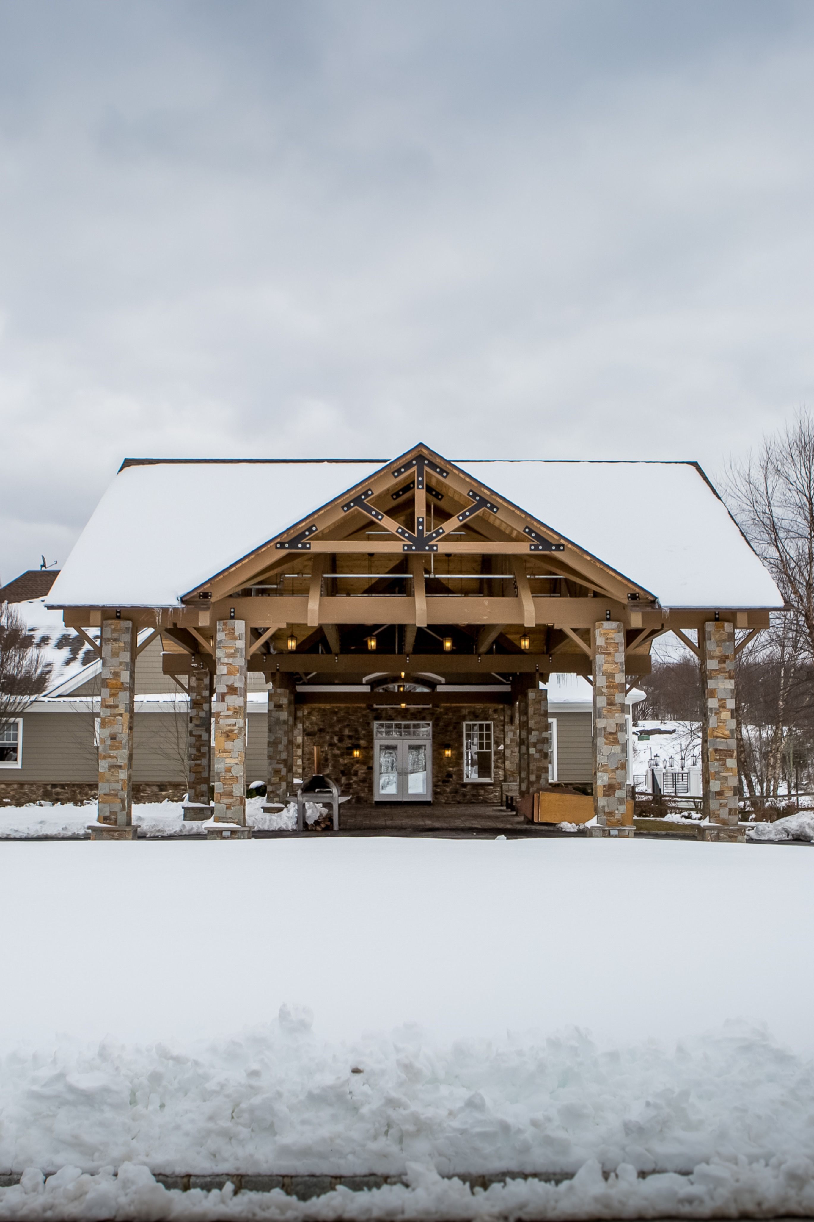 Winter Wedding At Rustic Wedding Venue In Nj Bear Brook Valley Rustic Wedding Venues Rustic Modern Wedding Rustic Outdoor Wedding