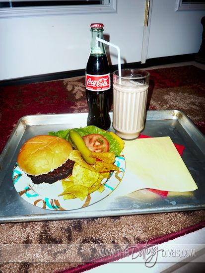 "Blast from the Past" - cute drive-in movie idea....from the comfort of your own home! #creative date ideas #50's date @The Dating Divas Dinner And A Movie, Family Movie Night, Diy Spring, Couple Activities, Toddler Activities, At Home Date Nights, 50s Diner, Movie Dates, Drive In Movie