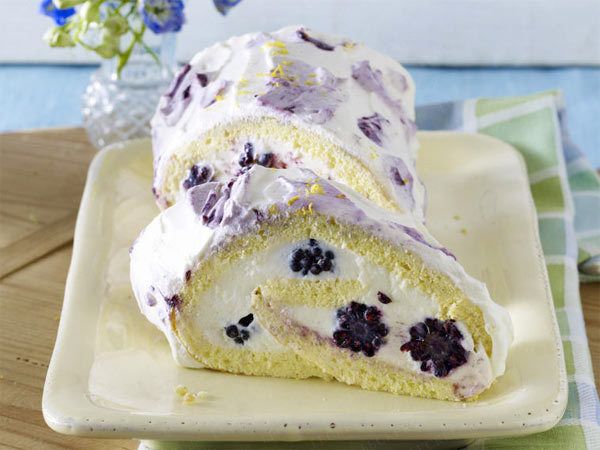 Leichte Brombeer-Biskuitrolle #brombeerenrezepte