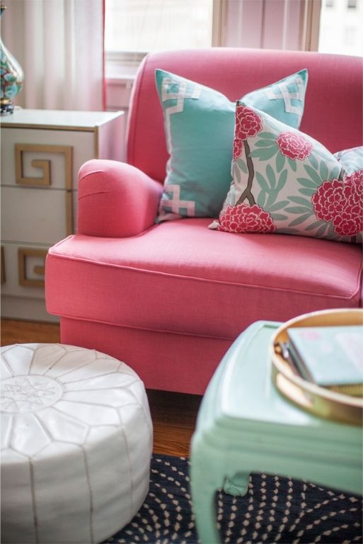 Pink Couch, Pink Chair, Pink Loveseat, Sala Grande, Casa Diy, Home N Decor, My New Room, Home Decor Inspiration, Decor Ideas