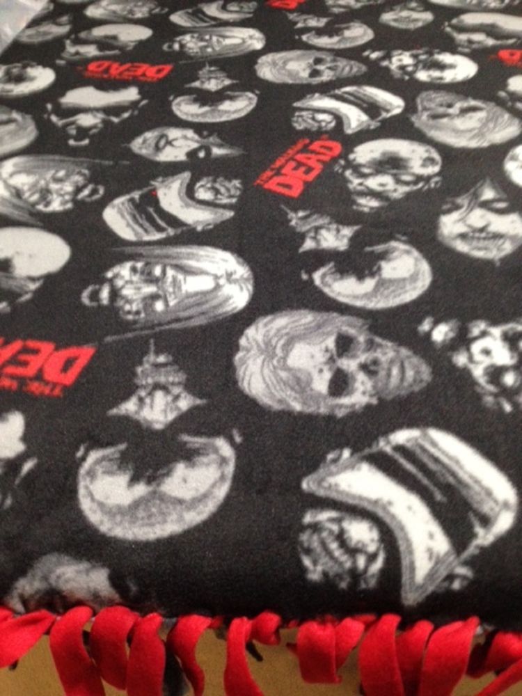 Walking Dead Throw Blankets Adorable FLEECE KNOTTED BLANKET Walking Dead Zombie Faces BlanketThrow Walking Dead Throw Blankets Adorable FLEECE KNOTTED BLANKET Walking Dead Zombie Faces BlanketThrow