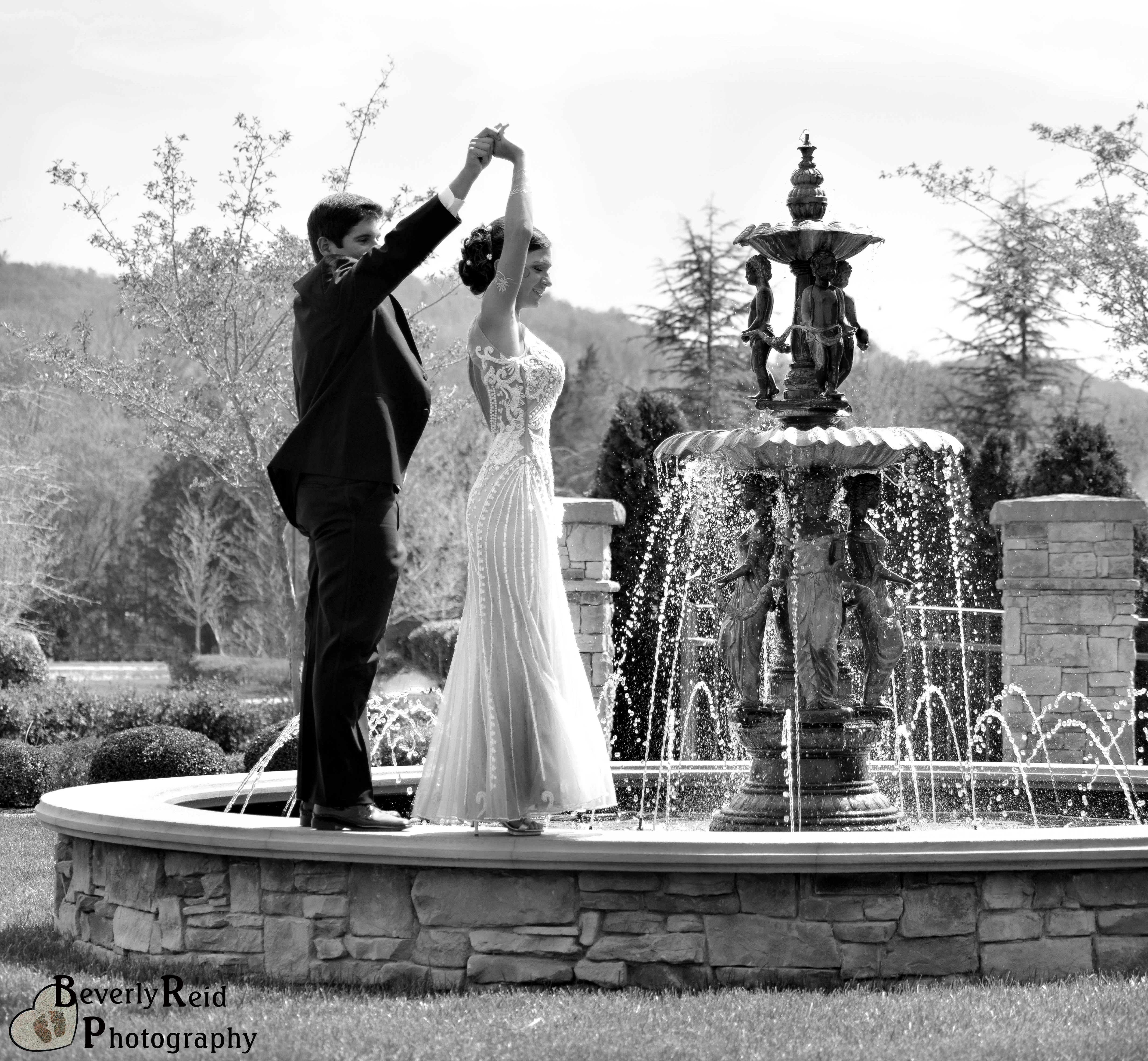 Beautiful black and white PROM picture! #prom #promposes #blackandwhite @prom 2K15 #fountains #prompicturescouples #promproposal #promphotographyposes