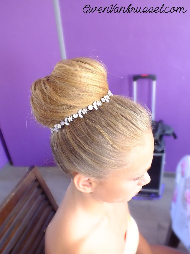 Coiffure demoiselle d'honneur cheveux carré Hair looks