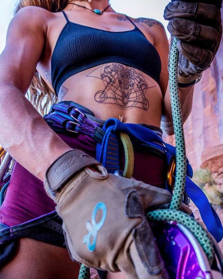 "I am oh so stoked on this new tattoo😍 thank you @kimdurhamtattoo for doing such an amazing and quick job, and thank you @tradprincess for capturing such a dope photo of it❤️"credit: @mersendyclimberson#bitchesonpitches #rockstonegear#boulderdenim #butorausa #kailasclimbing#wherenext #megatoncoffee #craftyclimbing#tradisrad #tradclimbing #grippedmagazine #womenofclimbing #girlswhoclimb #climblikeagirl#sheshreds #outdoorwomen #climberchick#alwaysbetweenyouandtheground #radgirlslife#climbing_worl Trad Climbing, Climbing Holds, Girls Life, Girls Be Like, Bouldering, New Tattoos, Amazing, Womens Fashion, Job