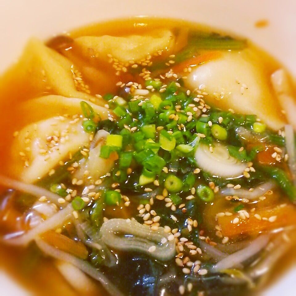 冷凍の水餃子があったので スープ風にしました 野菜は冷蔵庫の残り物でいいと思います 料理 レシピ 餃子 スープ 冷凍の水餃子があったので スープ風にしました 野菜は冷蔵庫の残り物でいいと思います 料理 レシピ 餃子 スープ