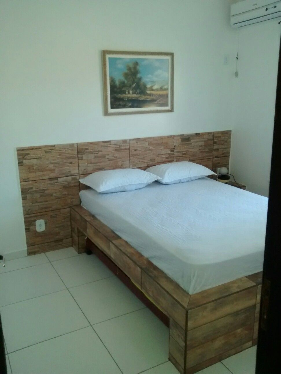 Cama Casal Com Cabeceira E Criado Mido Em Alvenaria Com ~ Moveis Quarto Casal Modernos E Paletes Decoração Quarto Cama Casal Com Cabeceira E Criado Mido Em Alvenaria Com ~ Moveis Quarto Casal Modernos E Paletes Decoração Quarto