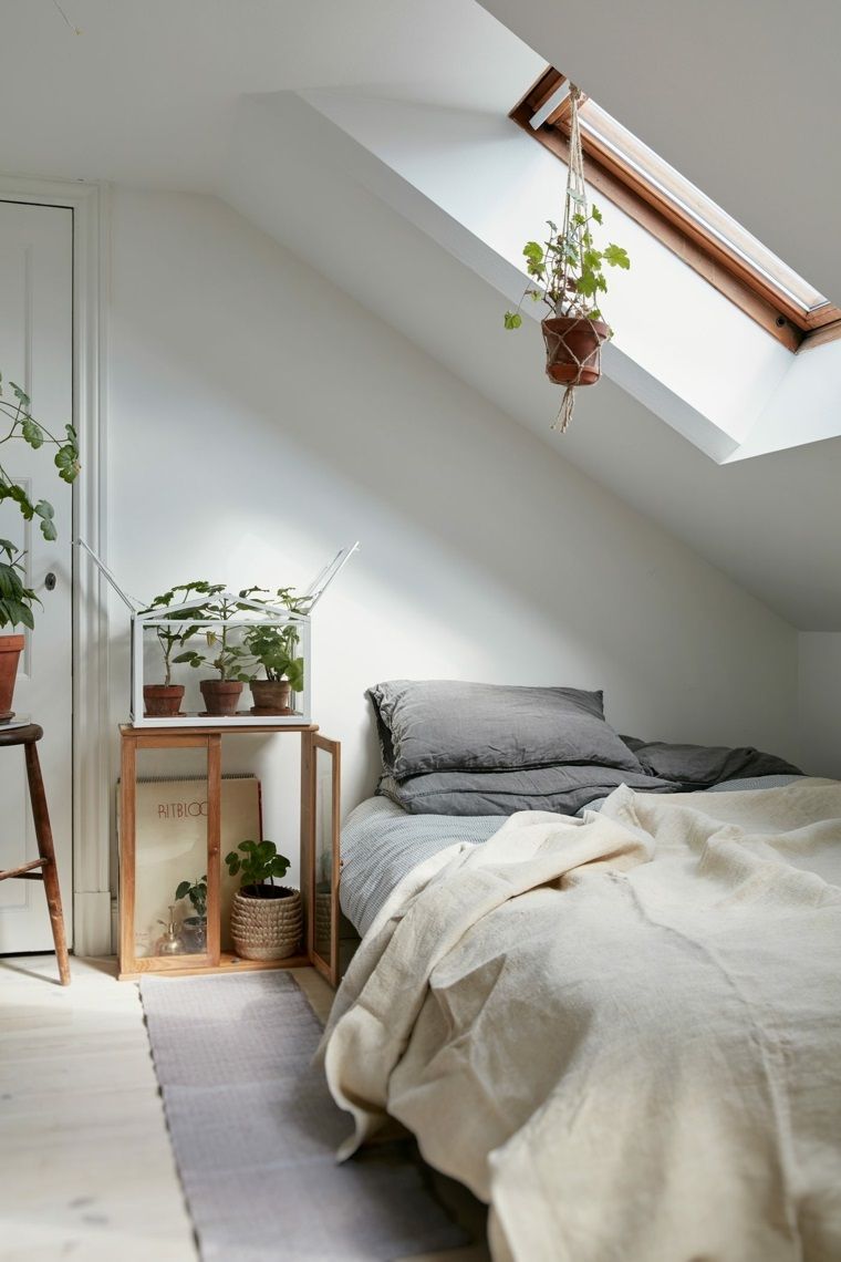 Idee arredo camera da letto soffitto pendenza pianta appesa comodino ... Fai da te camera da letto