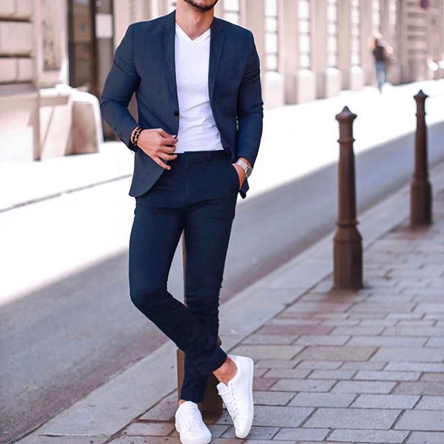 Like this photo for your chance to get featured here 📸 #menwithclass #Regram via @Bxad2r2FySD Blazer Outfits Men, Mens Casual Dress Outfits, Mens Fashion Blazer, Stylish Mens Outfits, Suit Fashion, Men Suit Outfit, Blue Blazer Outfit Men, Men Blazer, Men's Outfits